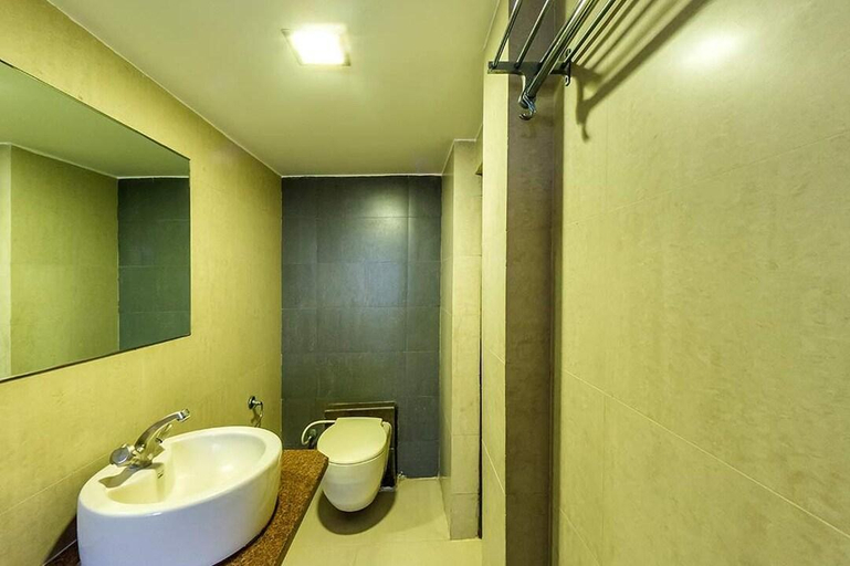 Bathroom, Hotel Surabhi Regency, Anand