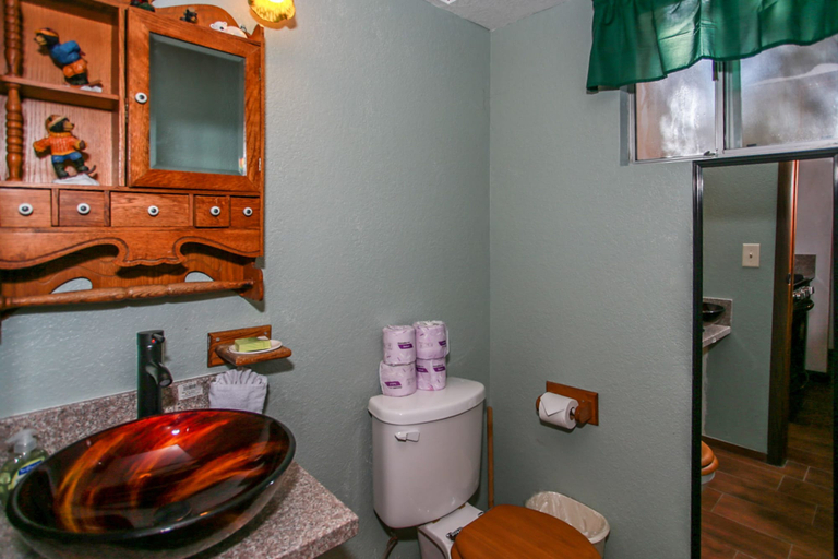 Bathroom 4, Bear 'n Tree, San Bernardino