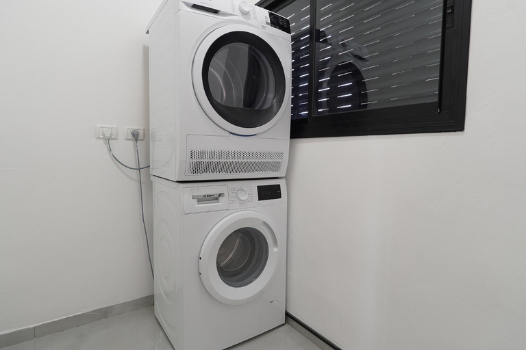 Bathroom 4, לויקיישן