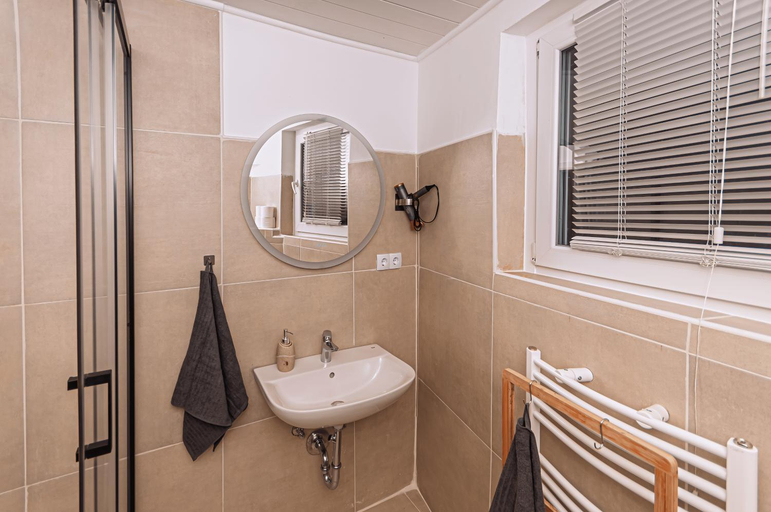 Bathroom 2, Motel Kalos, Lahn-Dill-Kreis