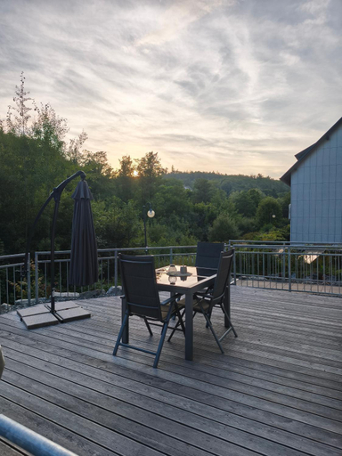 Food & Drinks, Am Quellenhauschen, Hof