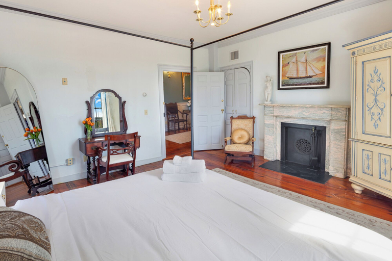 Room 4, The Hill, Providence