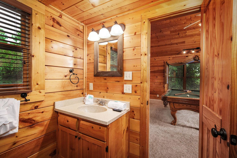 2, The Greenbrier, Sevier