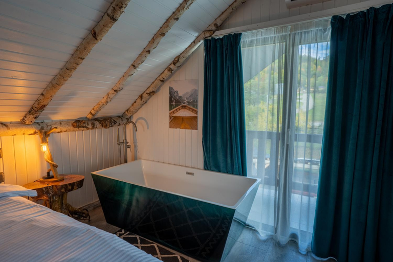 Bedroom 4, Barlogul Vikingilor, Sotrile