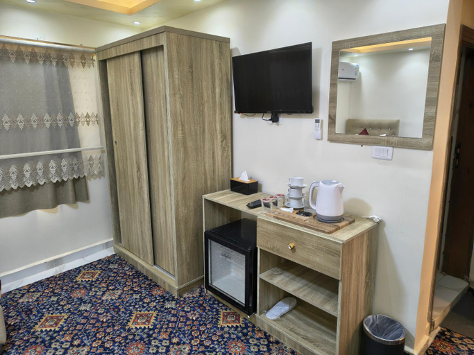 Bathroom 3, Petra Peace Town Hotel, Wadi Musa