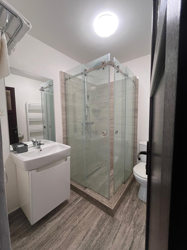 Bathroom 4, Casa Munty, Orlat