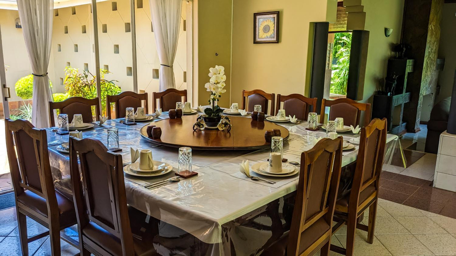 Food & Drinks 5, Zambezi Family Lodge, Hwange