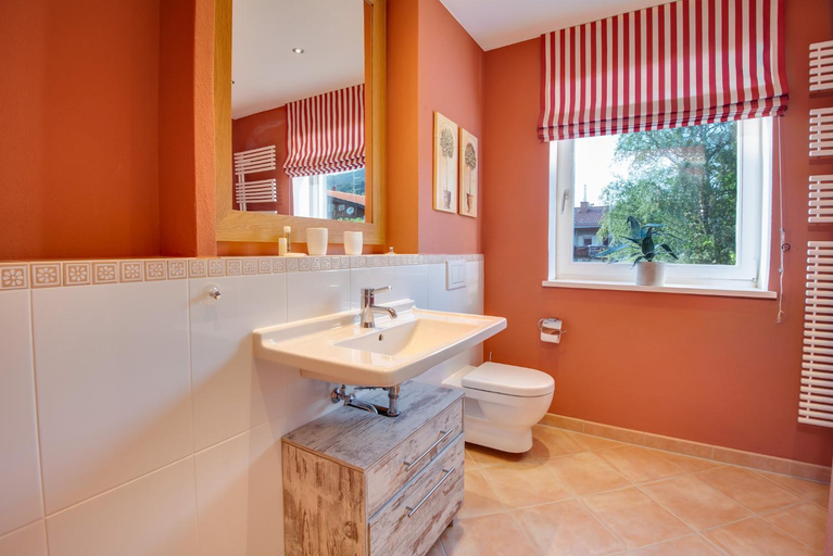Bathroom 2, Ferienhaus Seehof mit Sauna & offenem Kamin, Miesbach