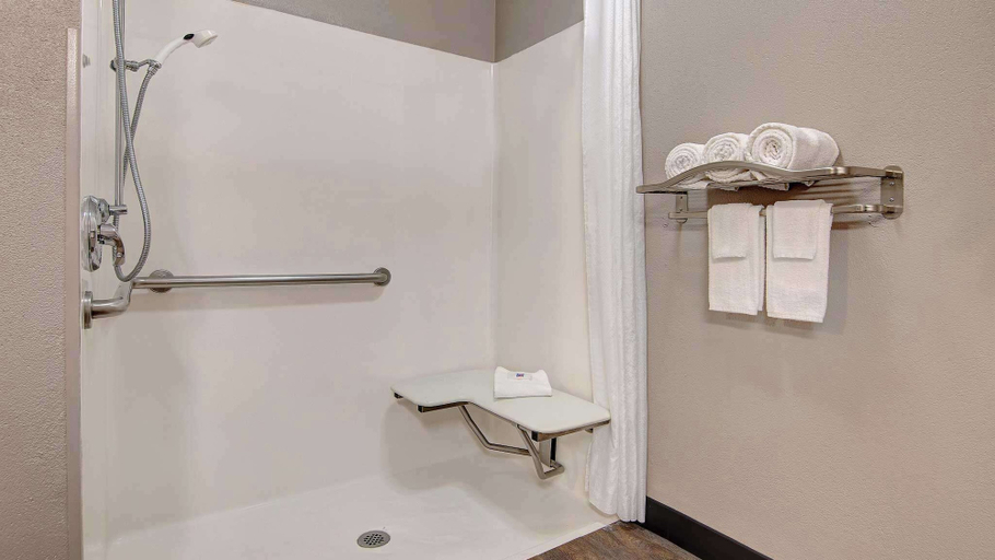 Bathroom 4, Studio 6 Port Lavaca, TX, Calhoun