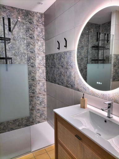 Bathroom 2, La Mouillere, Pas-de-Calais