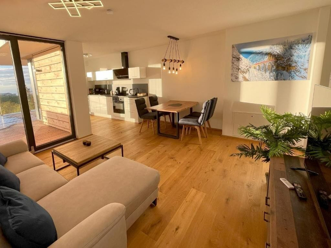 Others 5, Eichen-Chalet, Bregenz