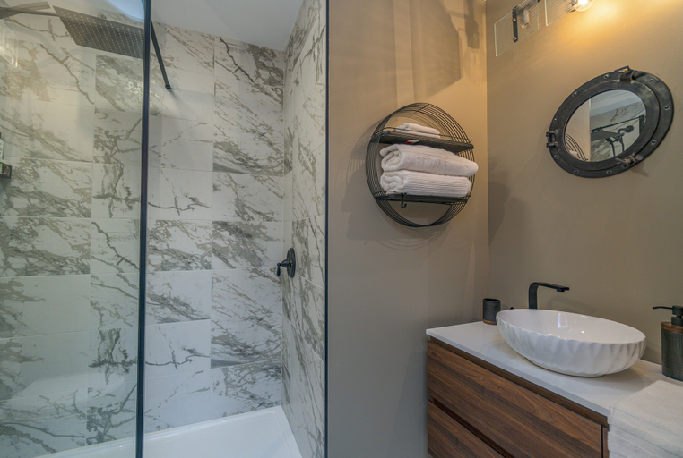 Bathroom 2, Domaine La Forêt Enchantée, Le Granit