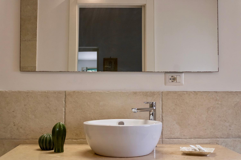 Bathroom 2, masseria Don Bonifacio, Bari