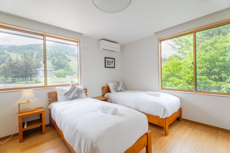 Bedroom 2, Serenity & Solitude Chalets, walk to the lifts Happoone Ski Resort, Hakuba