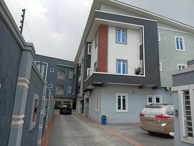 4, Alubarika Service Apartments, Oshodi/Isolo