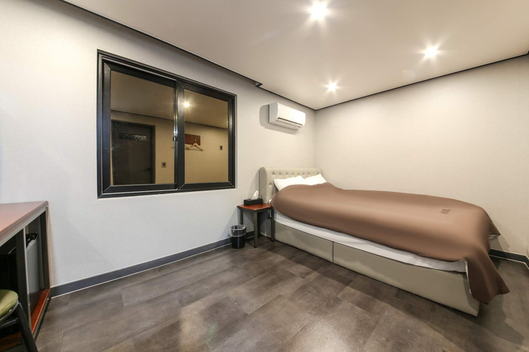 Bedroom 3, Tongyeong Mu, Tongyeong