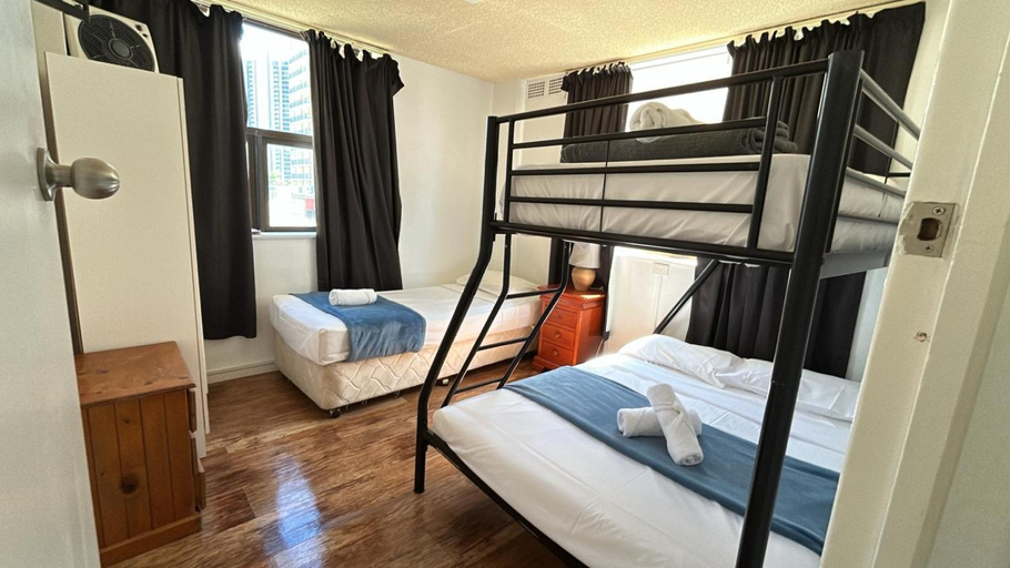 Bedroom 1, Surfers Holiday Apartments (PT), Gold Coast