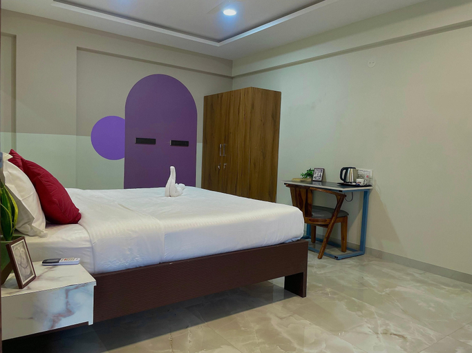 Room 4, C SUITES 1248 Breda, Pune
