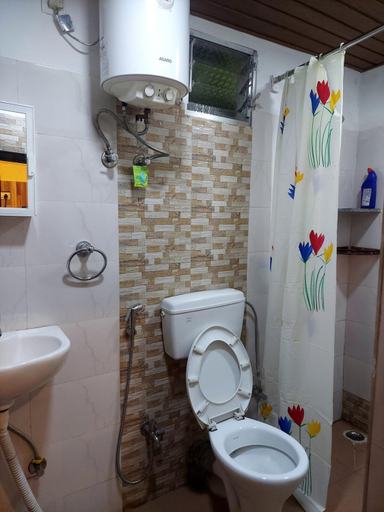 Bathroom 3, Ani's Homestay, Kolkata