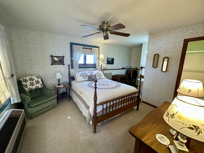 Bedroom 2, Pinehaven Country Inn, Sauk