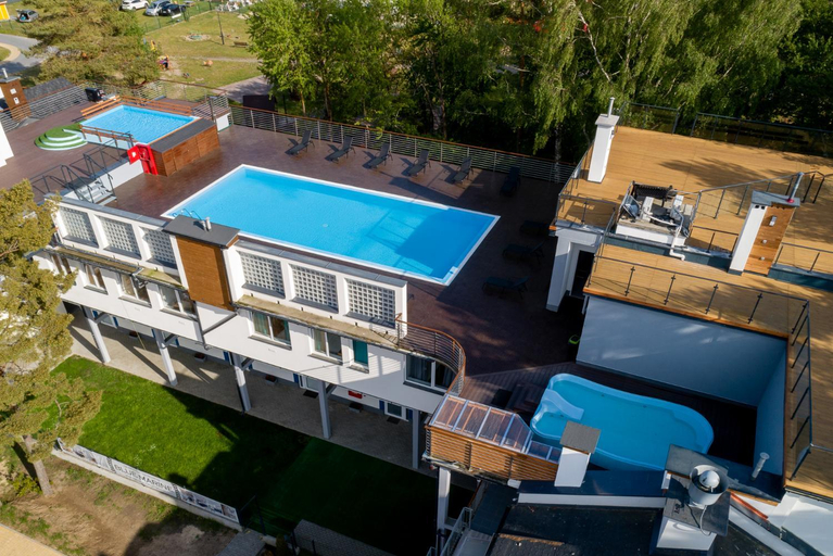 Exterior & Views