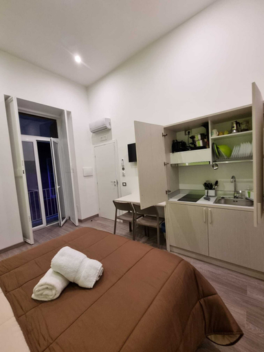 Room 3, Casa Maluma, Napoli