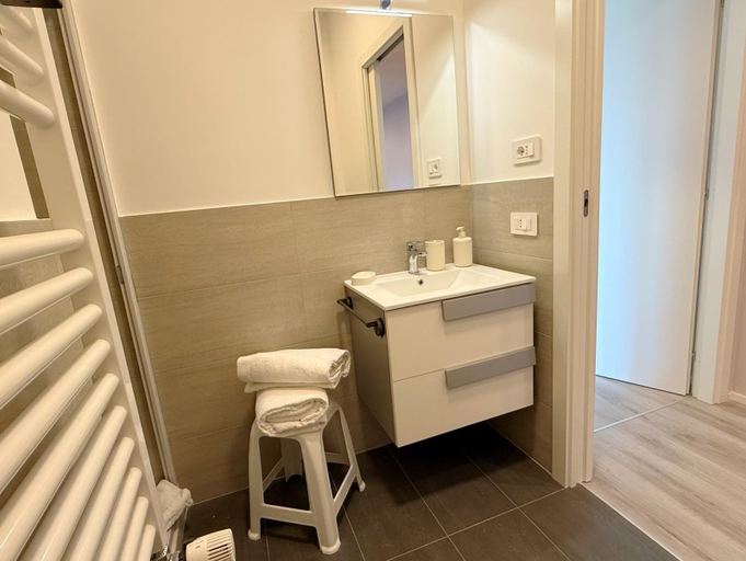 Bathroom 2, GarbaStop, Rome