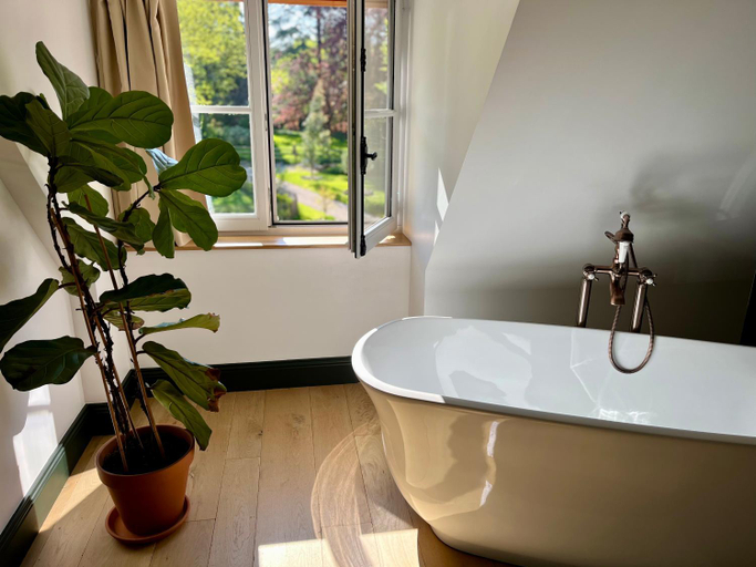 Bathroom 3, Les Chambres du parc, Jura