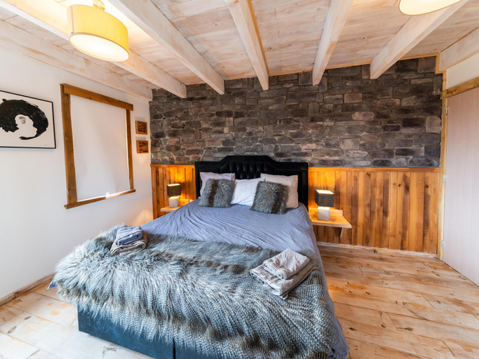 Bedroom 2, Lush holiday home with bubble bath and sauna, Namur