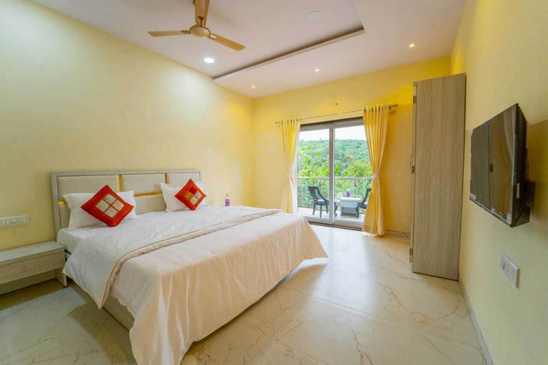 Room 1, Breeze Mount Villa, Satara