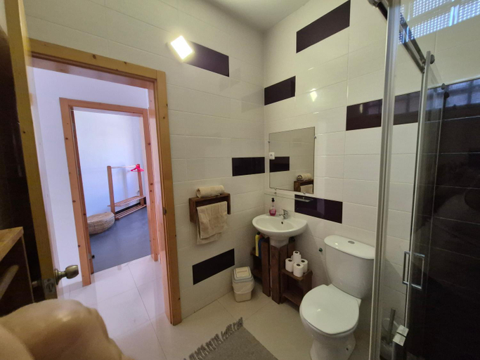 Bathroom 3, Apart Laginha Tess & To