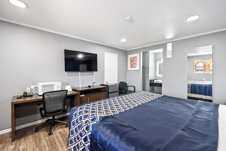Room 4, Western Inn by Capital O Cleburne TX, Johnson