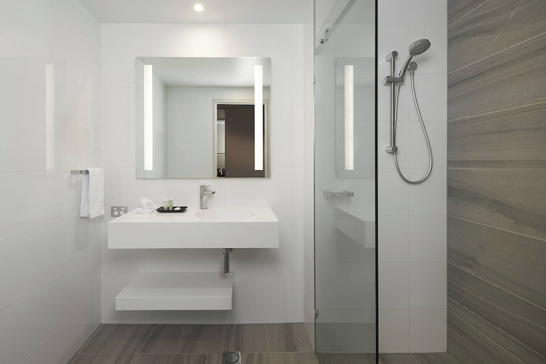 Bathroom 2, Courtyard by Marriott Brisbane South Bank, Brisbane