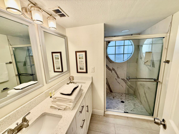 Bathroom 3, Grand Premier 3BD Condo Apartment near Disney Parks #6, Osceola