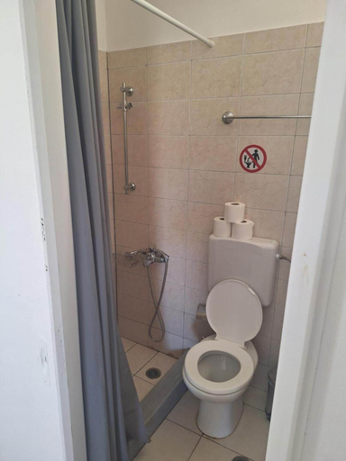 Bathroom 2, Horizon studio apartments, Ionian Islands