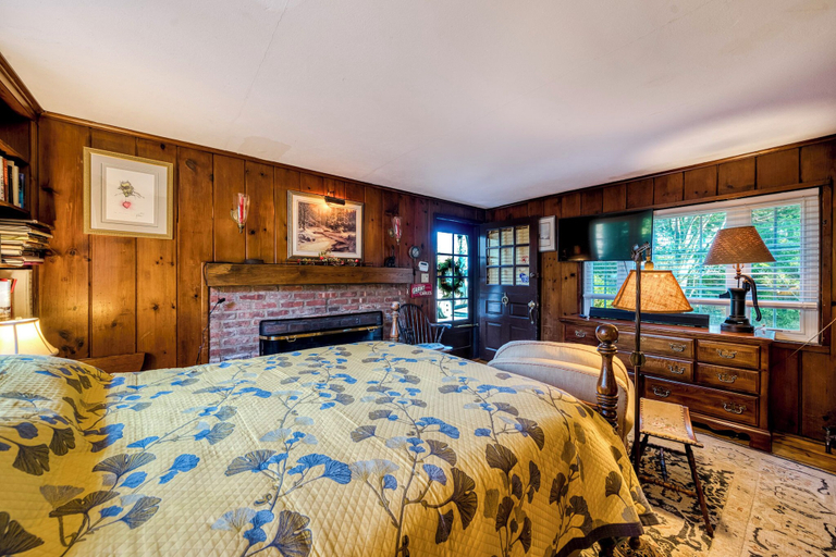 Room 1, Highland Ave, Fairfield