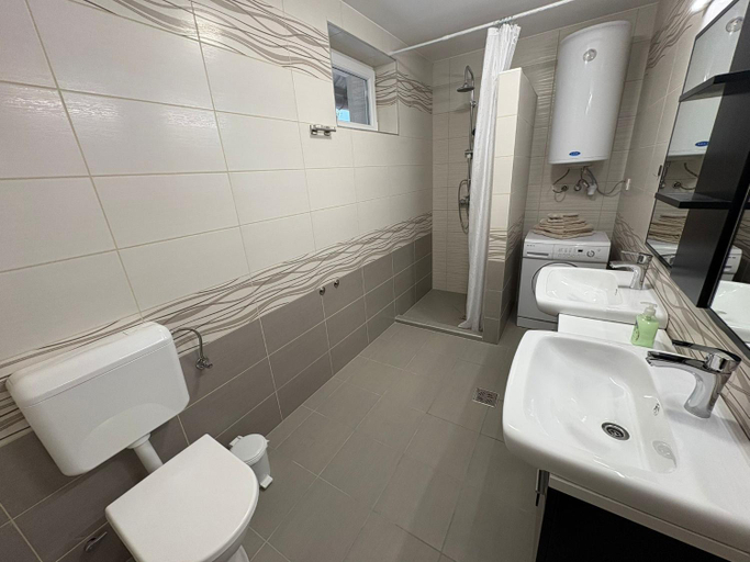 Bathroom 2, Szepasszonyvolgy Apartman, Eger