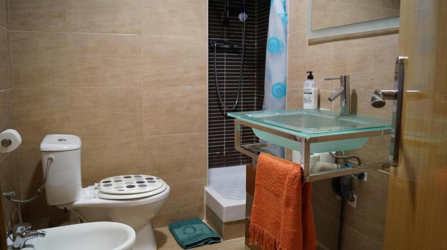 Bathroom 3, GOOD APARTMENTS gran via 3 bedrooms, Barcelona