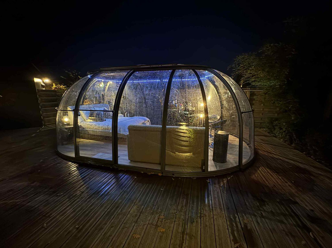 Others 5, Bulle du puits avec jacuzzi et sauna privatif, Hainaut