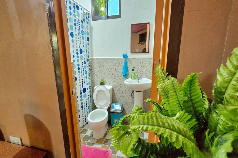 Bathroom 2, ADRIANAS PLACE TROPICAL GUESTHOUSE, Panglao