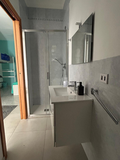 Bathroom 3, il suono della conchiglia, Caltanissetta