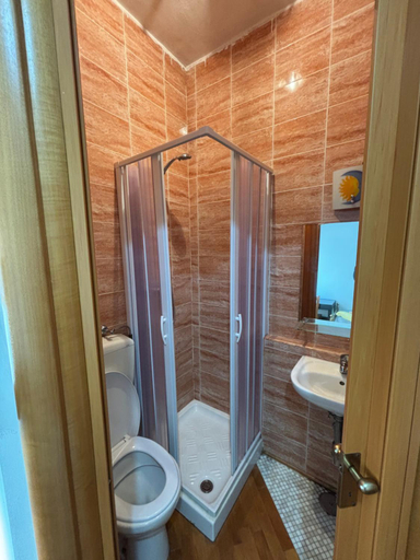 Bathroom 2, Casa Alighieri, Cosenza