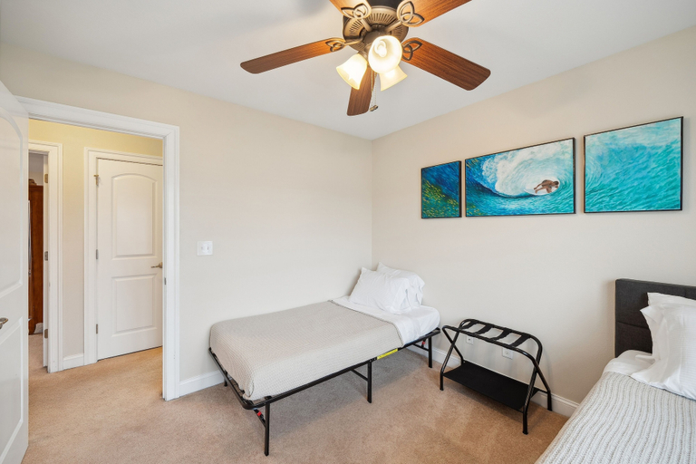 Room 5, Charming Family Retreat With Spacious Yard 3 Bedroom Home, Pasquotank