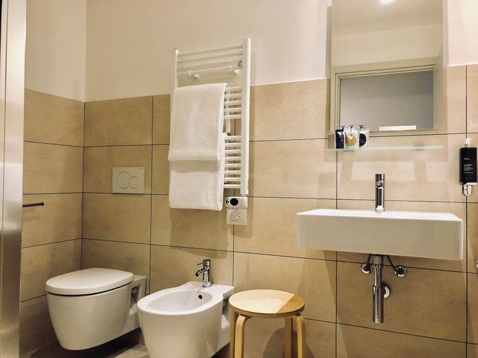 Bathroom 4, Palazzina B, Genova