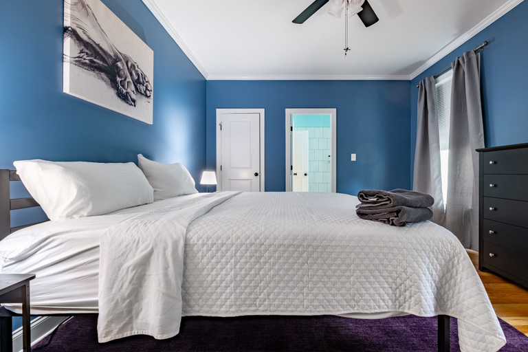 Room 4, Spacious Home In Five Points Close To Downtown 5 Bedroom Home by RedAwning, Wake