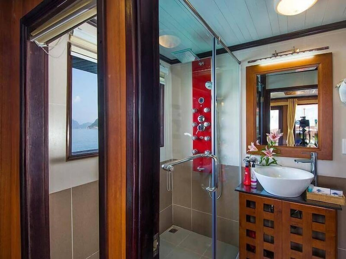 Bathroom 3, Halong Royal Palace Cruise, Hạ Long