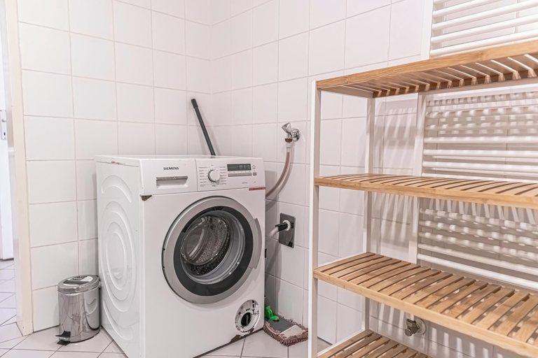 Bathroom 2, 3BR Belvedere Bookable for Long Stays, Wien