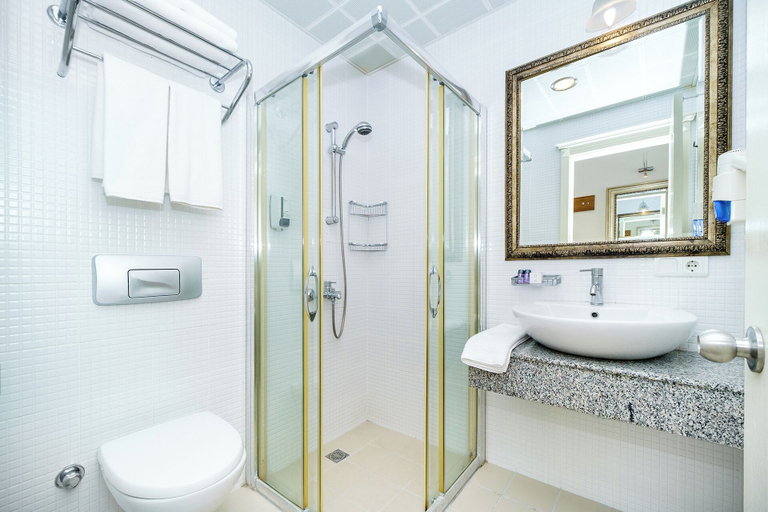 Bathroom 4, Villa Sunflower Hotel, Alanya