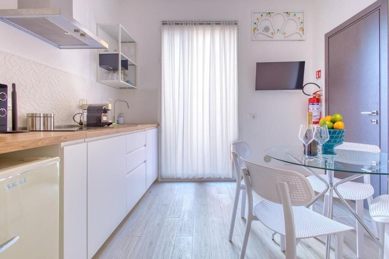 Dining 3, VFH Blue Breeze Holiday Home, Palermo
