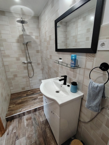 Bathroom, Csengo Vendeghaz, Kiskőrös